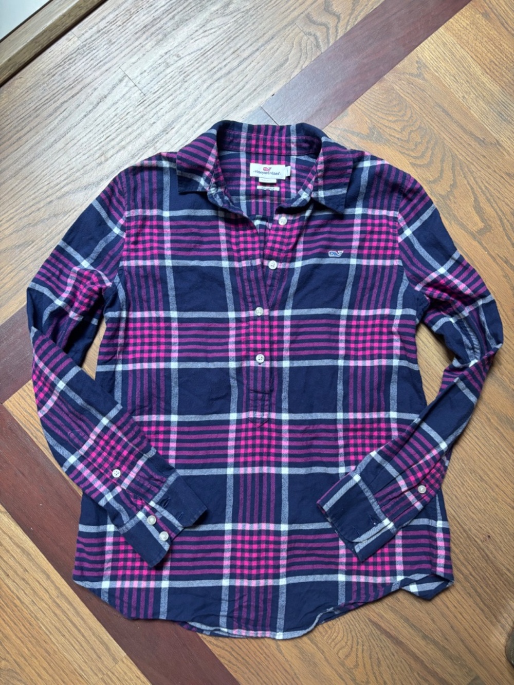 Vineyard Vines Womens Preppy Pink & Navy Plaid 1/4 button up. Size zero/small.